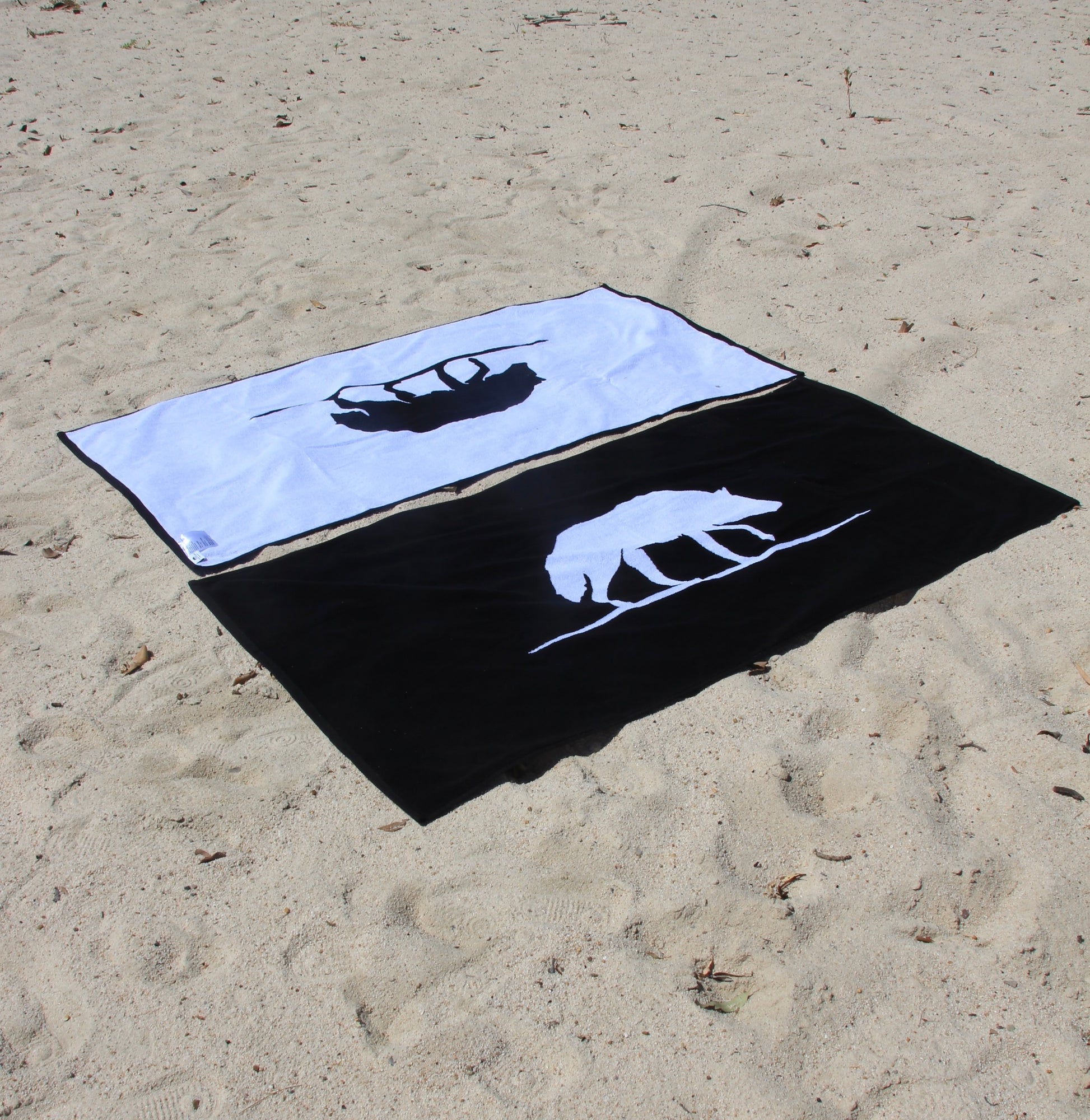 WALKING WOLF BEACH TOWEL Alpha Blokes