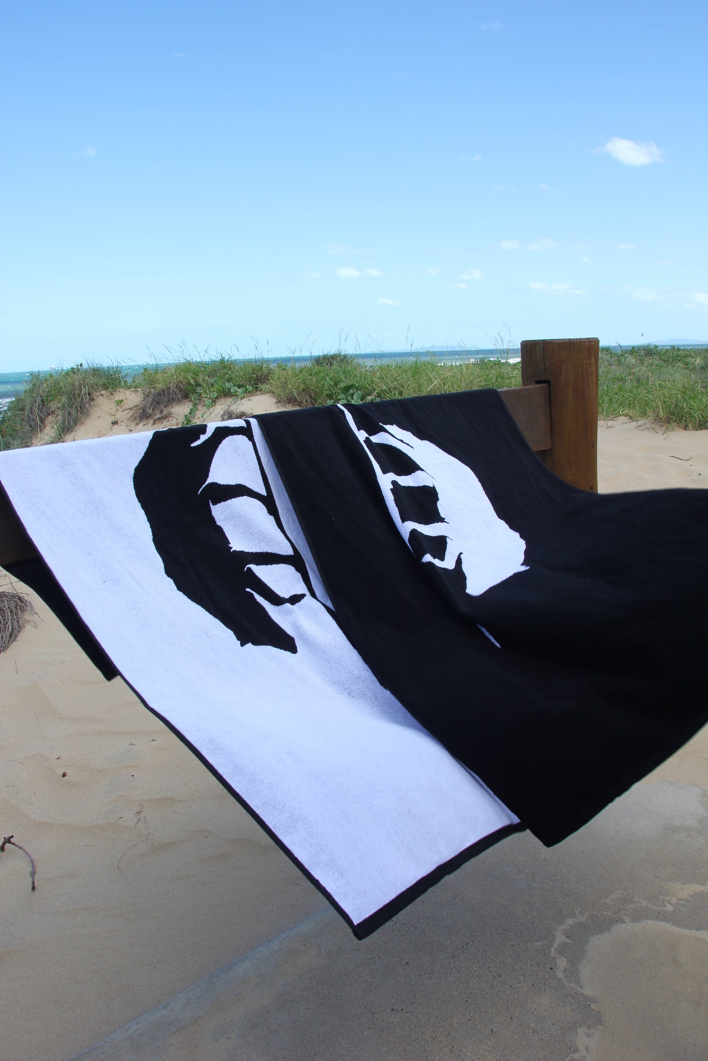 WALKING WOLF BEACH TOWEL Alpha Blokes